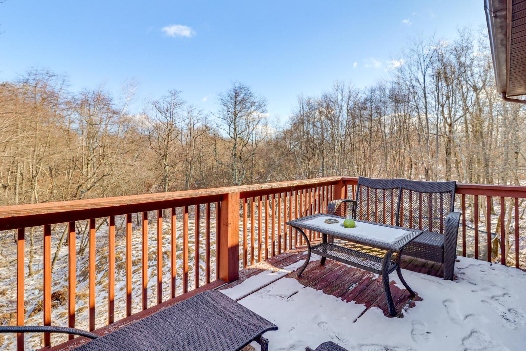 Poconos Home With Private Spa And Fire Pit Long Pond Kültér fotó